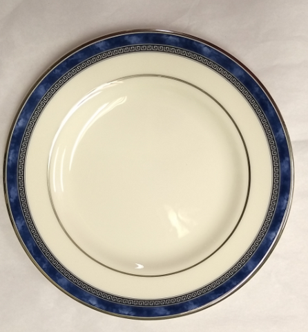 Amersham Dinner Plate by Royal Doulton